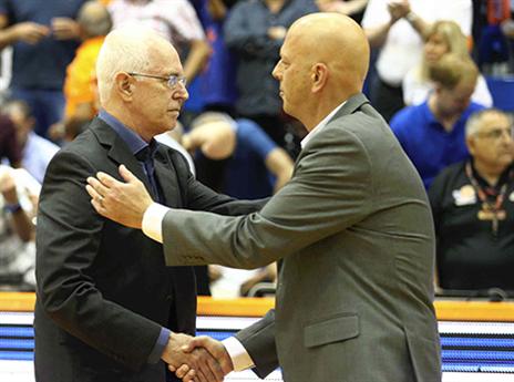 שיבק יצא עם ידו על העליונה (אלן שיבר)