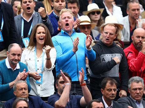 בת זוגתו של מארי, קים סירס חגגה מוקדם מדי (getty)