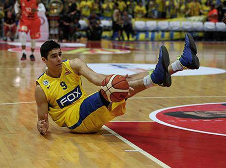 שגב על הרצפה. חלום הדאבל התנפץ (צילום: אלן שיבר)