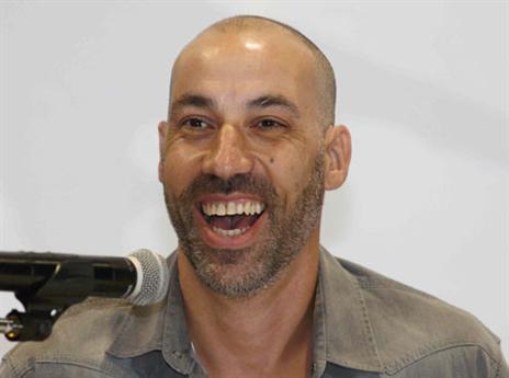 עוזב בחיוך (אלן שיבר)