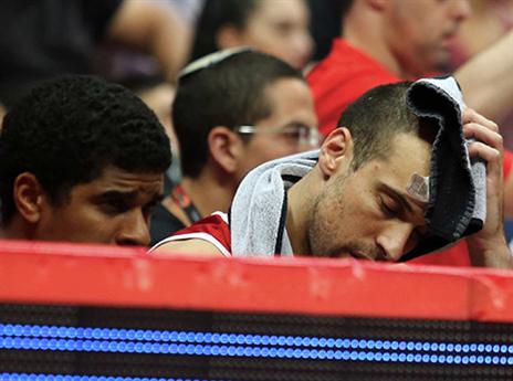 הלפרין מאוכזב על הספסל (אלן שיבר)