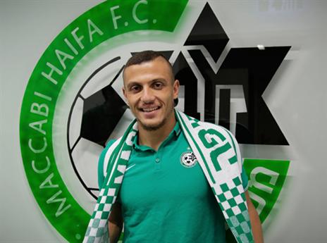 מוגרבי עם המדים החדשים (מתוך: האתר הרשמי של מכבי חיפה)