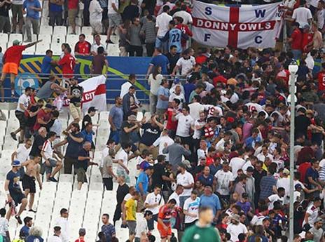 הקטטה ביציע הוולודרום (GETTY)