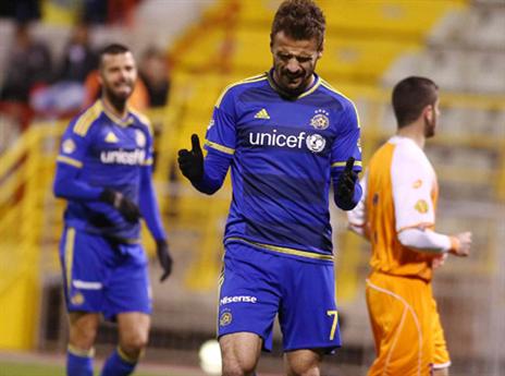 לא כל כך מהר. השחקנים לא רוצים שישה זרים (צילום: אלן שיבר)