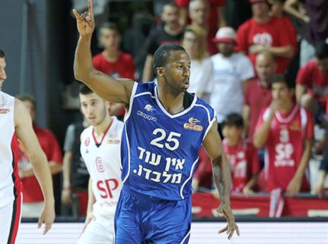 בדרך לדרייב אין. טאקר (צילום: אלן שיבר)