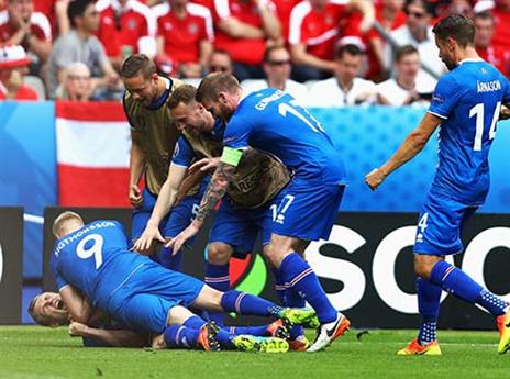 האיסלנדים חוגגים. מול אנגליה בשמינית (getty)