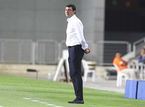 תתרגלו, האיש החדש של הצהובים על הקווים (אלן שיבר)