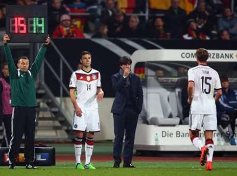 הקטור עולה להופעת הבכורה שלו בנבחרת גרמניה (Getty)