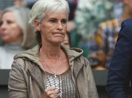 ג'ודי מארי, האמא, מרוצה ביציע (getty)