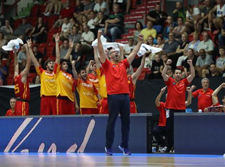 הספסל הספרדי חוגג (FIBA)