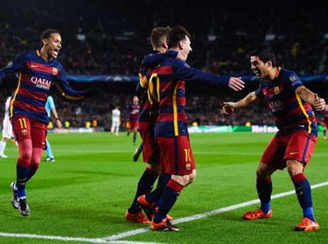 מסי, סוארס וניימאר חוגגים אחרי השער מול רומא (Getty)