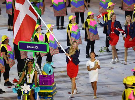 ווזניאקי עם דגל דנמרק (GETTY)