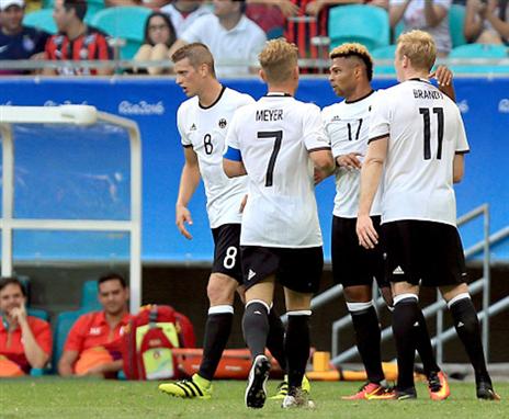 שחקני גרמניה חוגגים (getty)