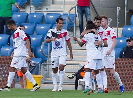 הייתה שווה ניצחון. שחקני סכנין חוגגים בשער (עודד קרני)