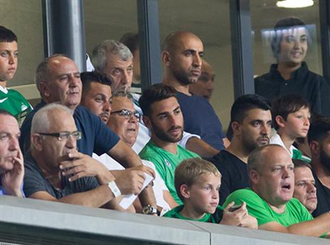 עטר הפצוע יהיה ביציע (אלן שיבר)