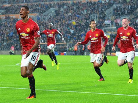 החלוץ העניק למוריניו ניצחון שלישי ברציפות (getty)