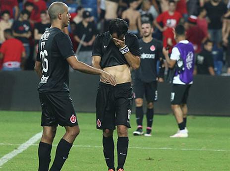 שיימן וידין מרוסקים אחרי ההפסד (צילום: אלן שיבר)