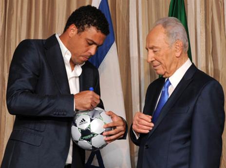 עם רונאלדו במהלך ביקור בברזיל (GETTY)