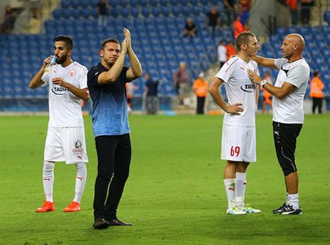 לא אהב את המחצית הראשונה. בכר (צילום: לירון מולדובן)