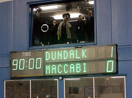 לוח התוצאות בדאבלין. הפסד מביך למכבי (צילום: אודי ציטיאט)