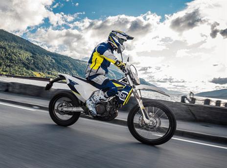 אחד מאופנועי הכביש הראשונים של המותג (מתוך האתר הרשמי של הוסקוורנה)