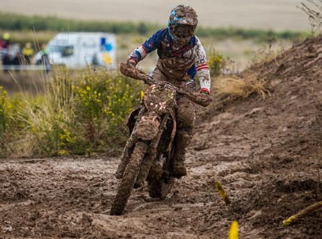 מרוב בוץ לא רואים את המסלול (צילום: ניר עמוס)