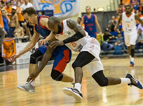 תומאס דוהר קדימה (עודד קרני)