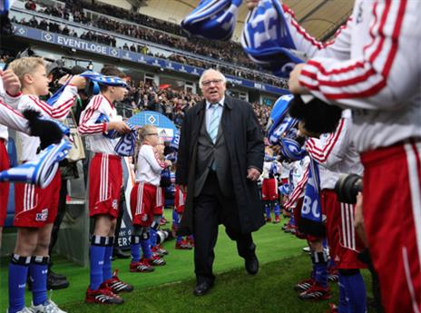 כבוד לאגדת כדורגל. אובה זיילר (getty)