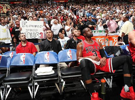 וגם הכינו שלטים (GETTY)