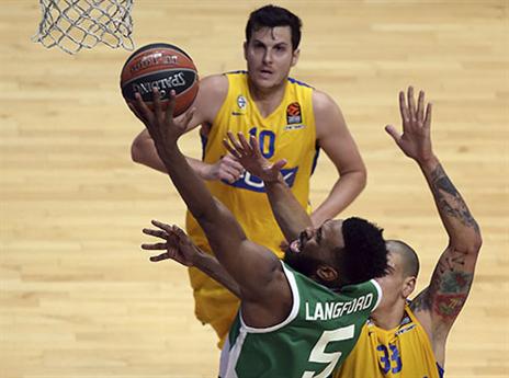 פניני ומכבי הצליחו לעצור את לנגפורד (gettyimages)