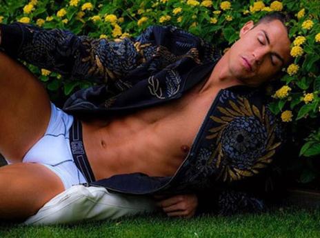 שונה מכל אדם מפורסם (צילום: אינסטגרם)