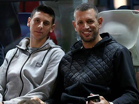 אוהב את הצבע האדום. עידן מימון (אלן שיבר)