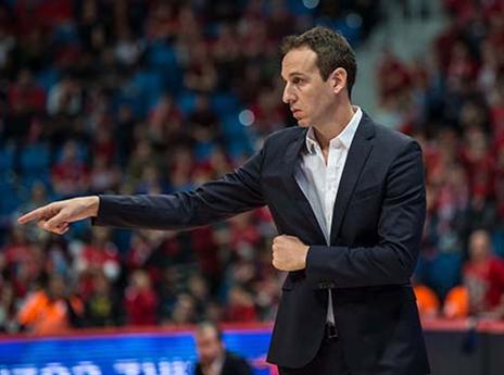 רואה בעוית במכבי ת"א. קטש (אלן שיבר)