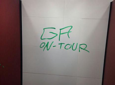 תאי שירותים הושחתו בטרנר