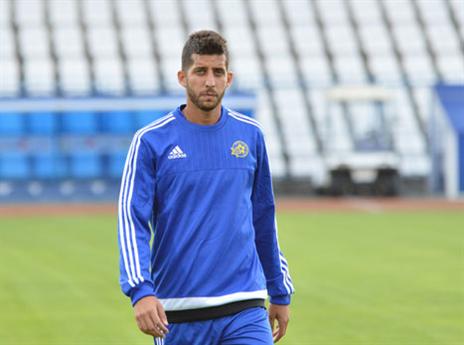 בתמונת ההרכב. מיכה (דב הליקמן)