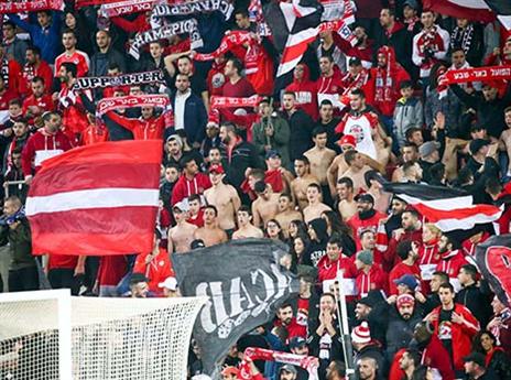 הקהל של ב"ש. שרק בוז לאלמוג בוזגלו, האח של מאור (דני מרון)