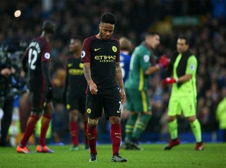 הפער מהפסגה: 10 נקודות (Getty)