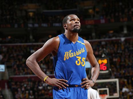 קליבלנד לא הצליחה לעצור אותו במשחק הקודם. קווין דוראנט (getty)