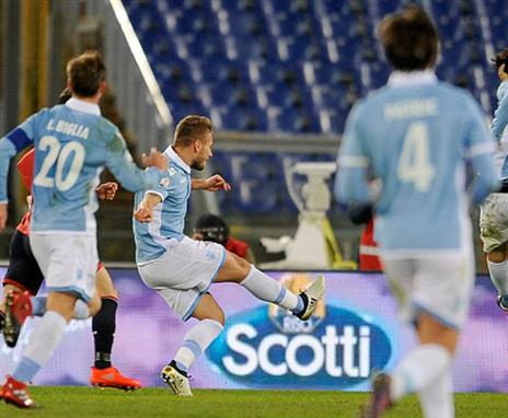 אימובילה שולח את לאציו לרבע הגמר (Getty)