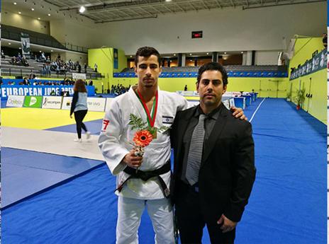 פליקר והמדליה. ניצחון אוטומטי בגמר (צילום: איגוד הג'ודו)