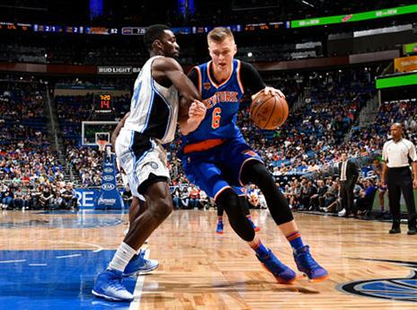 חזר מהפציעה והוביל את הניקס לניצחון. פורזינגיס עם הכדור (getty)