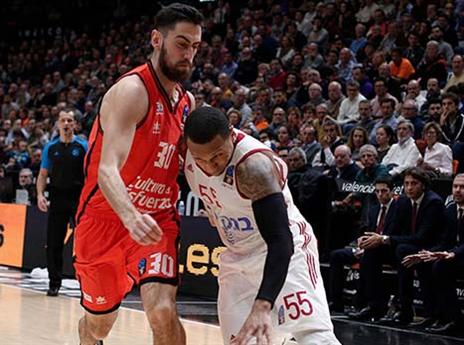 האדומים הפסידו במגרש וביציעים (FIBA)