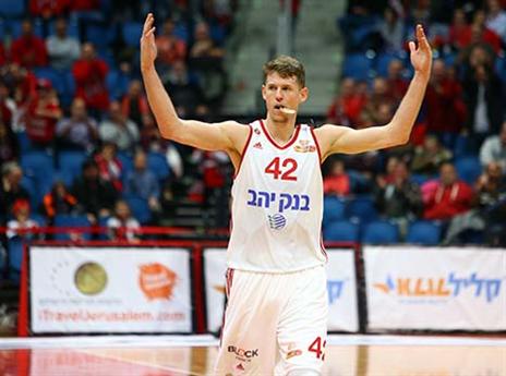 לא בסגל של פיאניג'אני. פיטרסון (אלן שיבר)