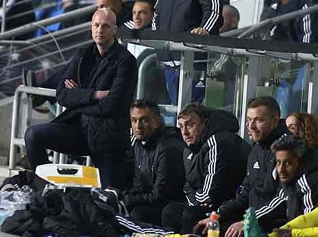 עתידו תלוי בהצעות. קרויף (אלן שיבר)