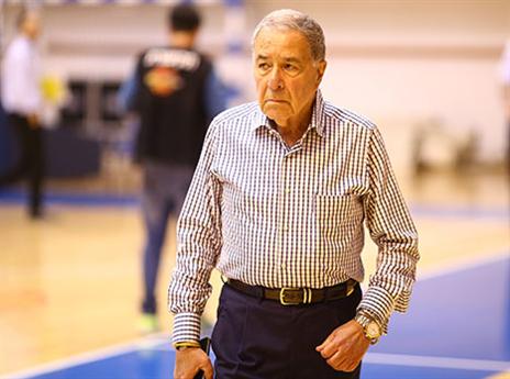 מזרחי. יקשיב לאוהדים? (מנהלת)