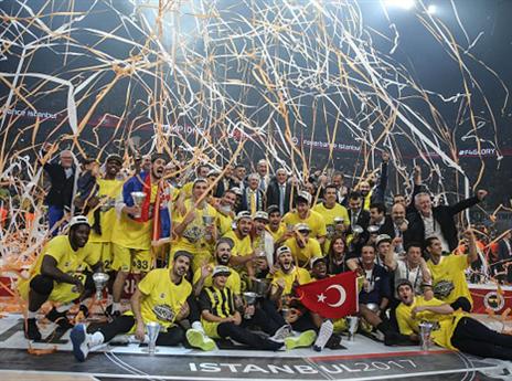 בחלום. שחקני פנרבחצ'ה אחרי הזכייה (getty)