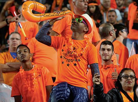 האוהדים בכתום לא נותרו חייבים (אלן שיבר)