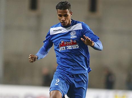 דמות מעוררת מחלוקת. דוס סנטוס (אלן שיבר)