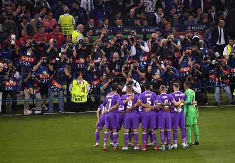 הפיינליסטיות עלו לכר הדשא (getty)