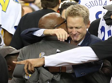 האנשים שהובילו את גולדן סטייט. סטיב קר ומייק בראון (getty)